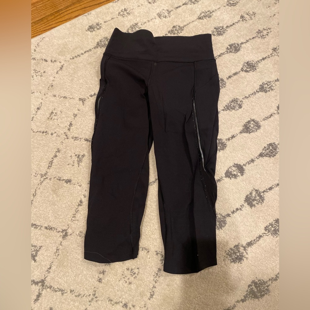 Lululemon cropped black leggings size 6
